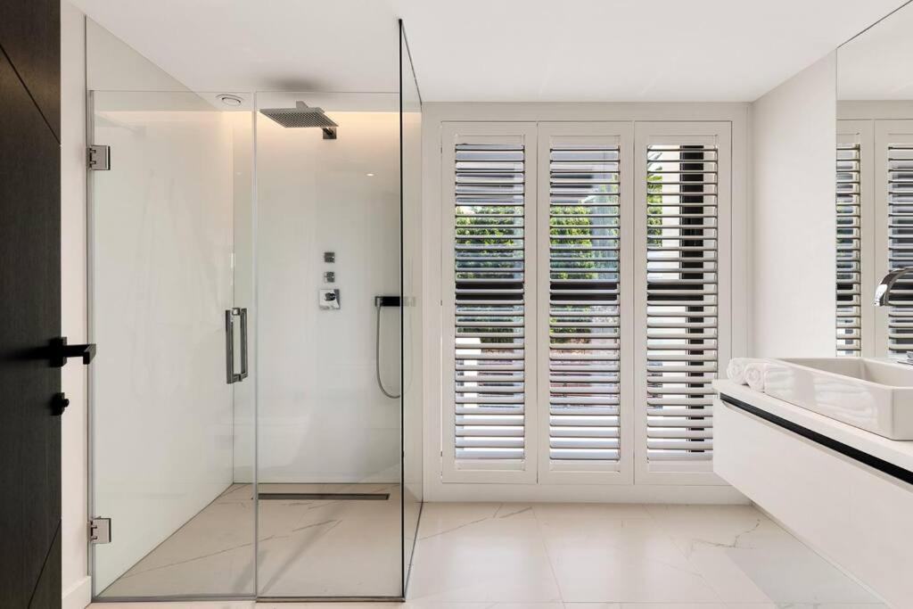 Oak - 6-bedroom With Cinema And Pool Marbella